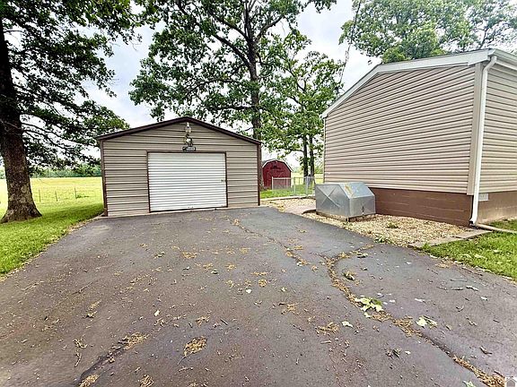 3rd image of 1211 Lawson Rd