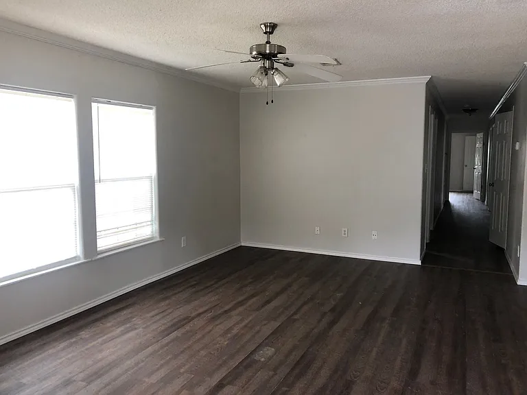 115 Varsity Dr — Photo 5