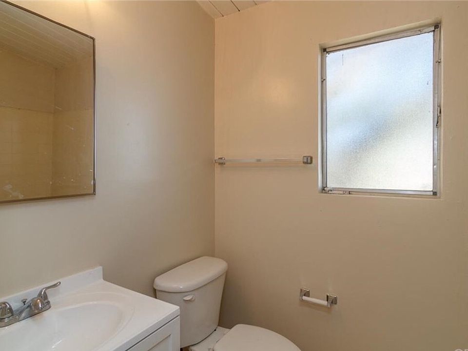 1st image of 565 E Avenue Q12