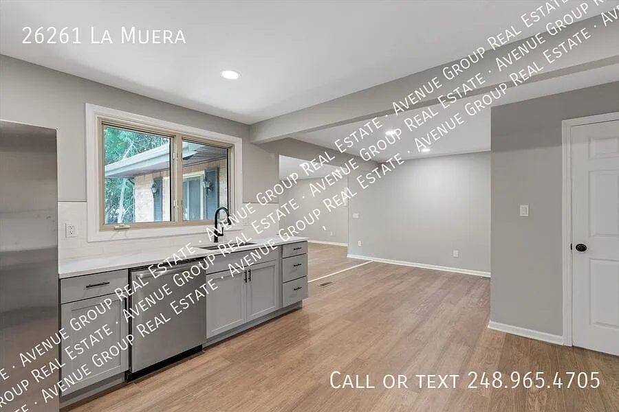 26261 La Muera - Sprawling 3Bed/1.5 Ranch in Farmington Hills — Photo 3