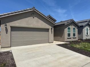 1141 Summit Ct, Madera, CA 93638