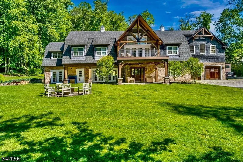 3 Laurel Ln