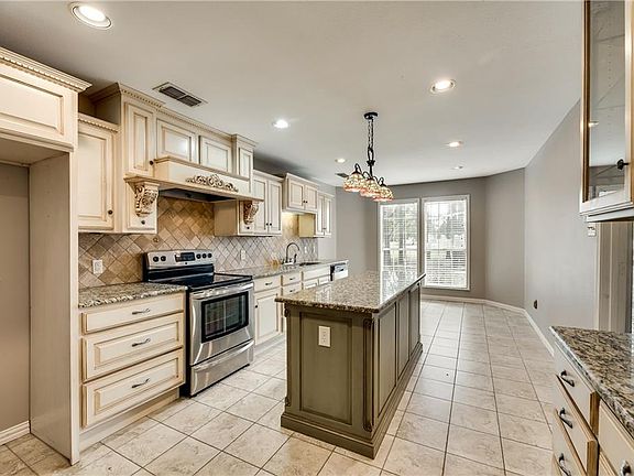 5th image of 1400 W College St