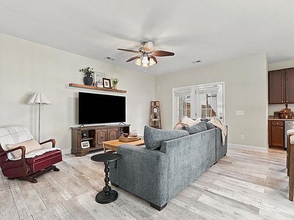 5th image of 4145 Veritas St