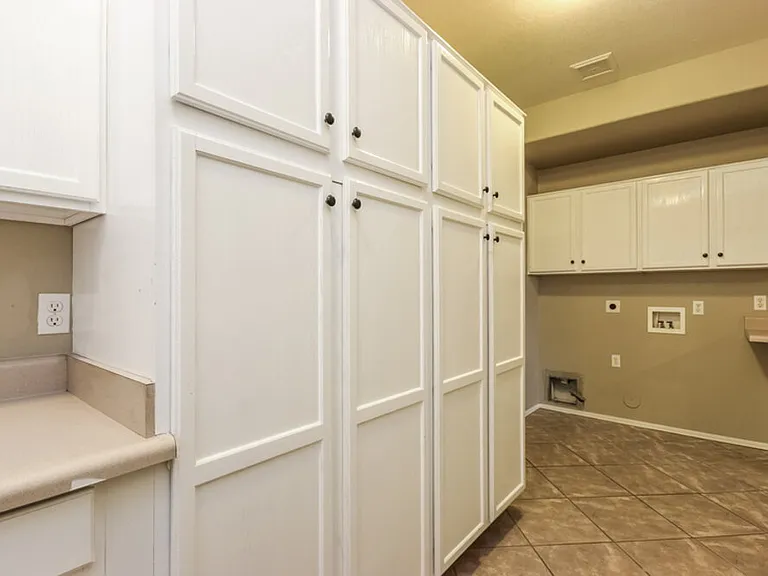 1081 E Horseshoe Dr — Photo 6