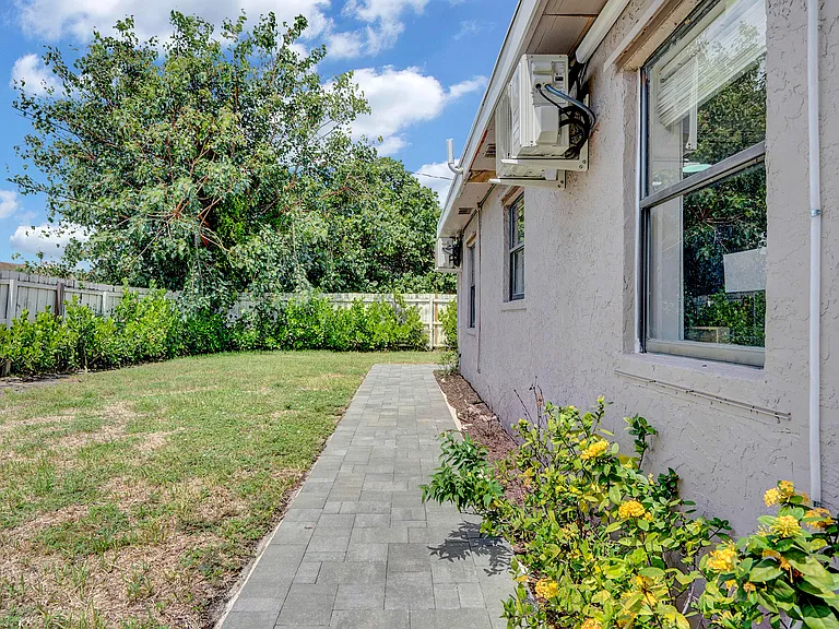 216 NW 4th Ave — Photo 35