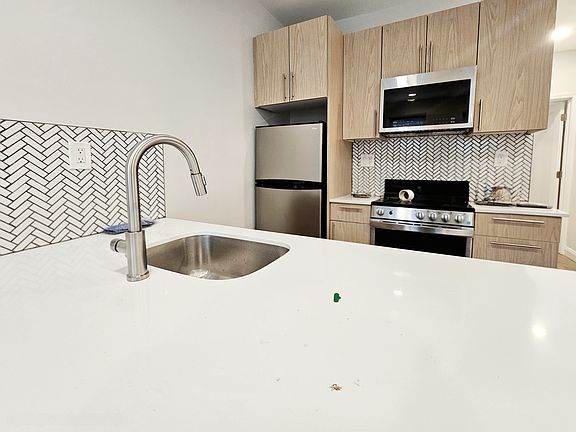 5th image of 27 Garden St APT 4