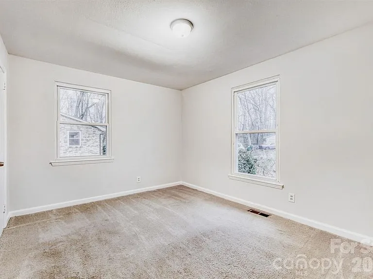 3728 Seaforth Dr — Photo 10