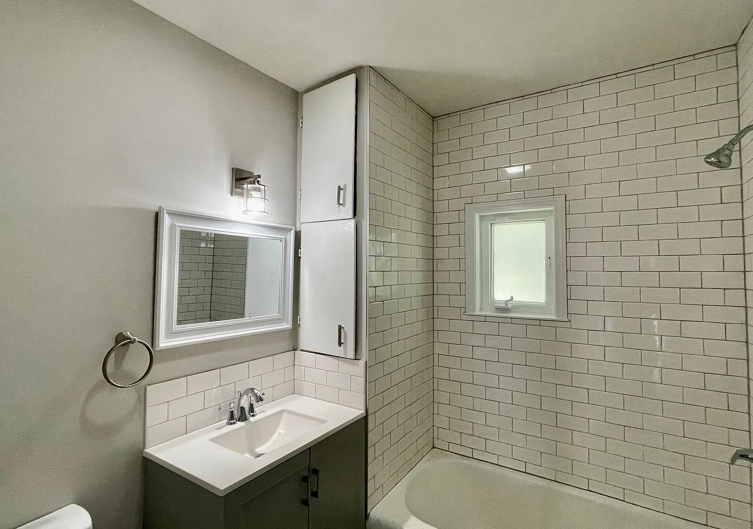 Crisp, Gorgeous, 3 Bed Home with Large Garage — Photo 3