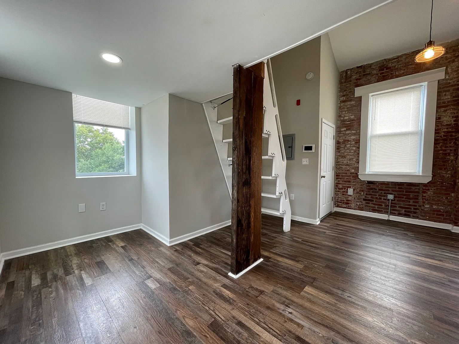 Studio, 2640 sqft, $1,000 — Photo 2