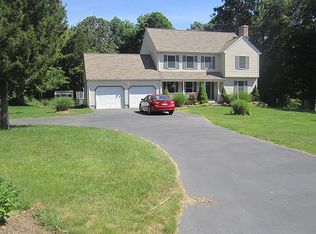 9 Daisy Hill Rd, Oakdale, CT 06370