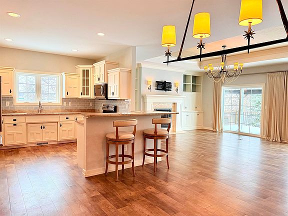 3rd image of 1853 Swan Rd