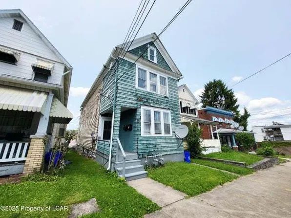 8 S Regent St, Hanover Township, PA 18706