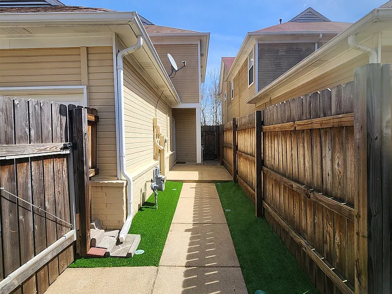 1459 Down River Dr — Photo 24