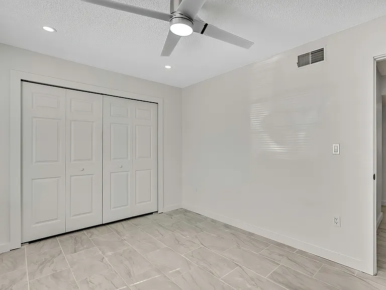 Tidewater Apartments — Photo 19