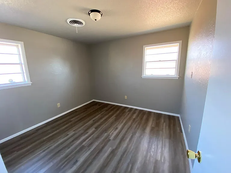5206 Floyd Ave — Photo 8