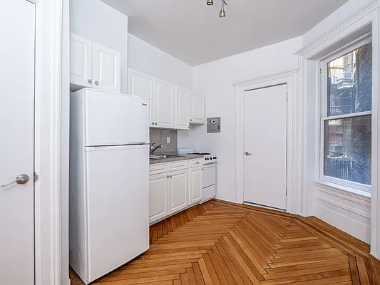 Rented by City Connections Realty | media 9