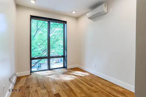 Rented by ERNY LLC | media 6