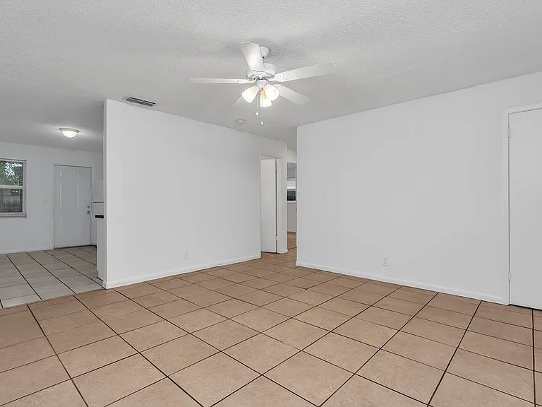 1320 Wellington St #B — Photo 8