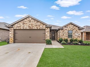 1813 Yale St, Farmersville, TX 75442