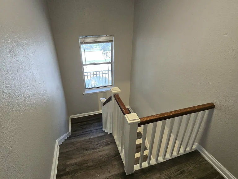 313 Calgary Ave #C — Photo 10