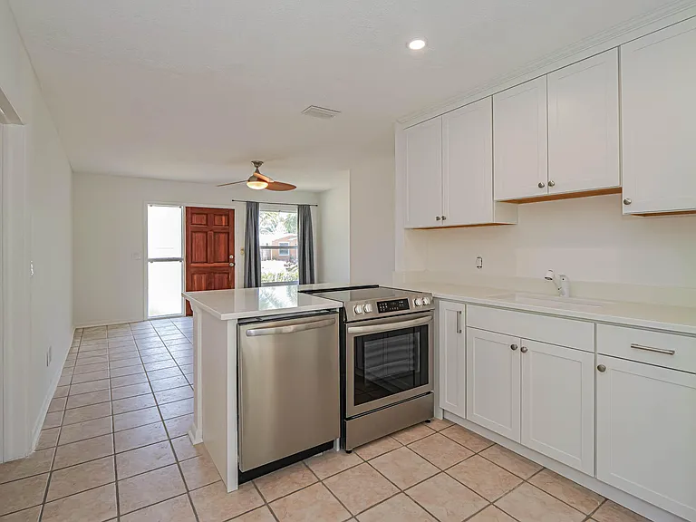 935 37th Ave — Photo 8