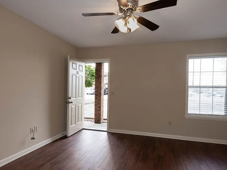 113 N 33rd Ave #D13 — Photo 14