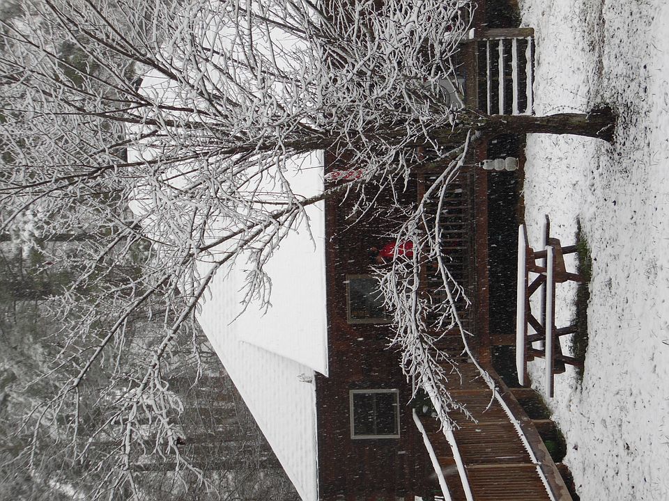 1st image of 76 Pine Dr