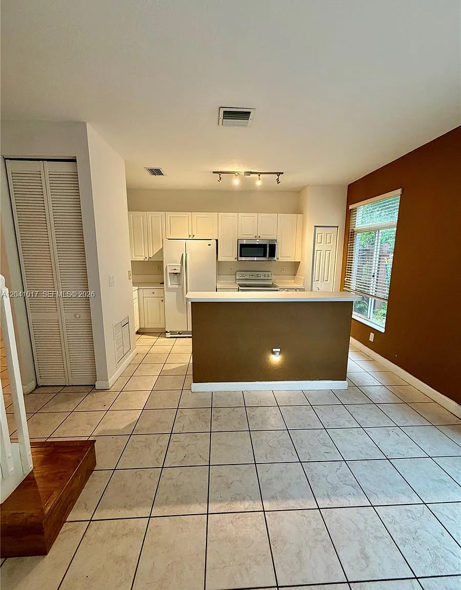 Doral Northeast Townhomes — Photo 4