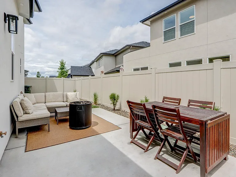 2032 E Presidential Dr — Photo 34