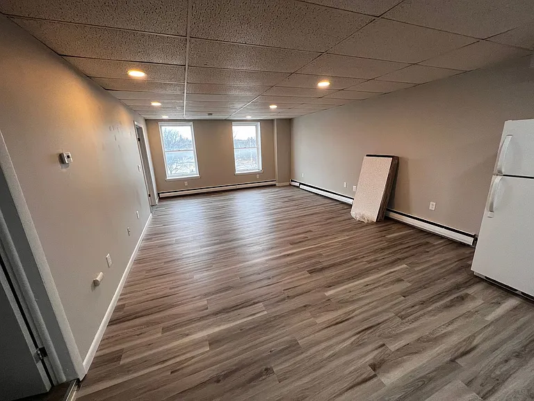 83 E Main St — Photo 7