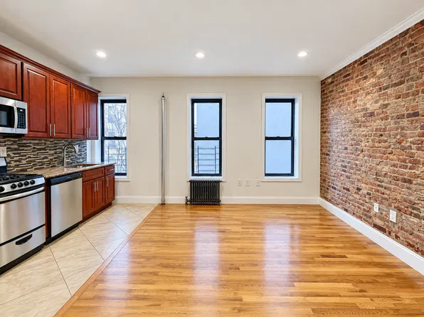 118 Quincy Street image 1 of 9