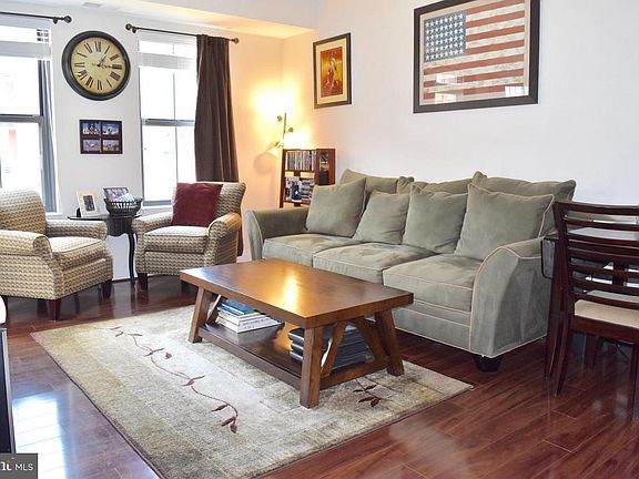 2nd image of 1111 Oronoco St Unit 324