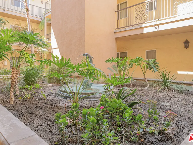 626 E Orange Grove Ave #105 — Photo 24