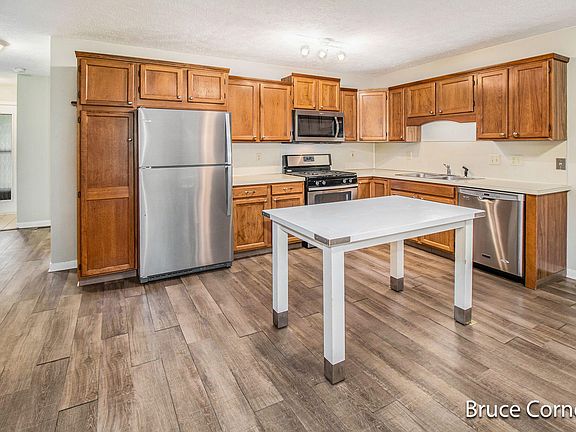 5th image of 827 Harvest Dr #19