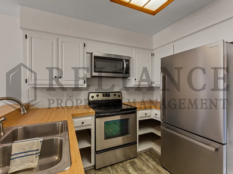 2210 W Columbine Ln — Photo 8