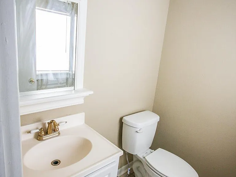 1704 Laura Ln — Photo 11