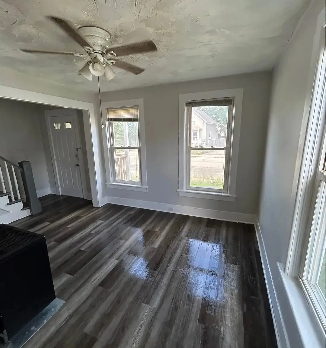 3 bed, 1000 sqft, $1,830 — Photo 1