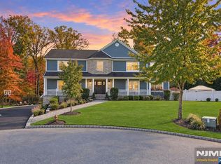 18 Heritage Lane, Mahwah, NJ 07430