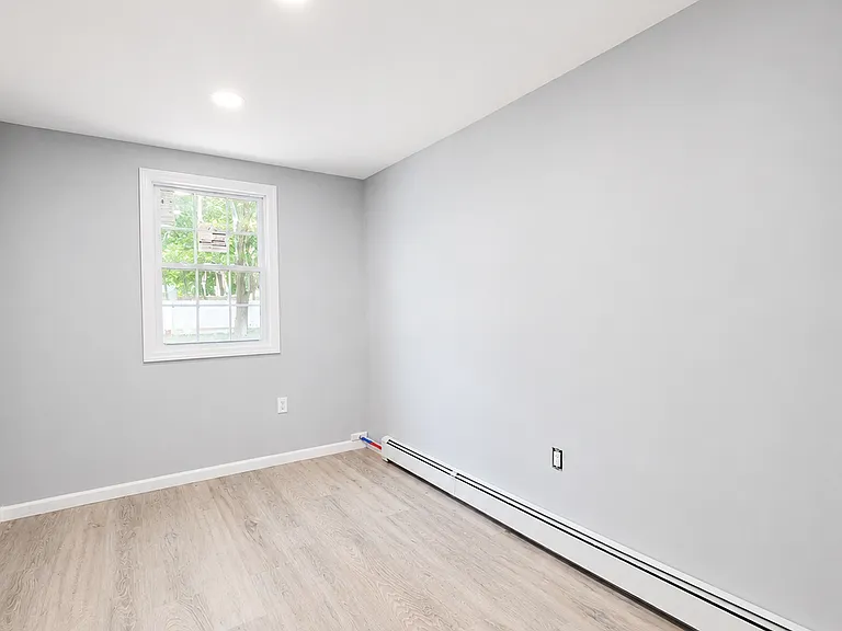 Hoffman Ln — Photo 11