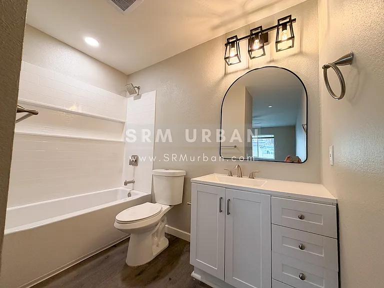 959 Vine St #14 — Photo 17