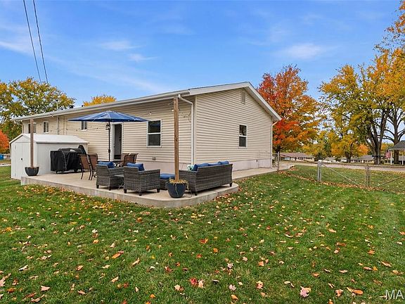 3rd image of 3762 Calef Dr