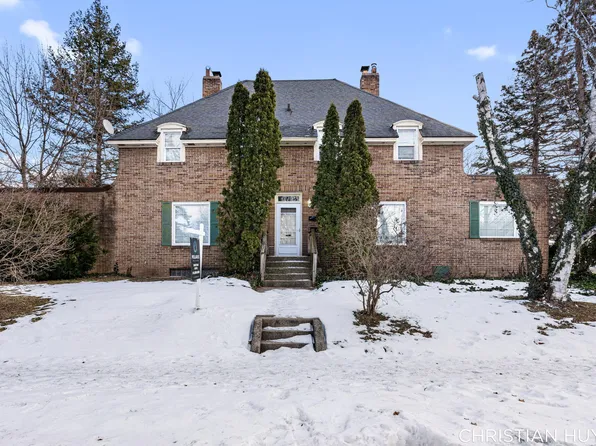 2336 Riverside Dr NE, Grand Rapids, MI 49505