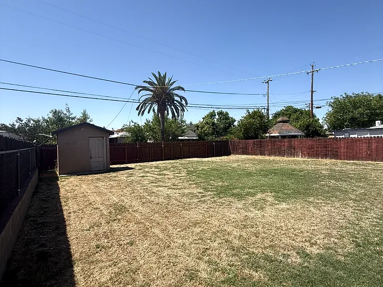 1635 W Fountain Way — Photo 7