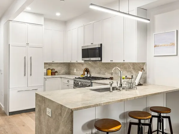 171 Calyer St APT 3B, Brooklyn, NY 11222