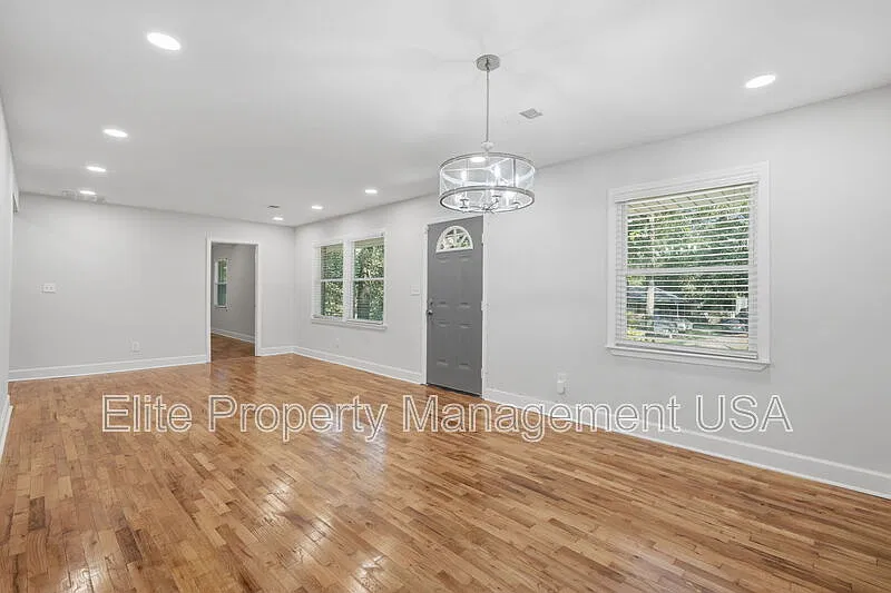 3 bed, 2.0 bath, 1292 sqft, $1,850 — Photo 3