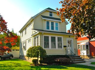 86 King St, Floral Park, NY 11001