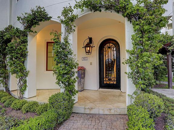 2nd image of 302 Calle Sevilla Pl