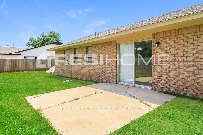 504 N Avery Dr — Photo 3