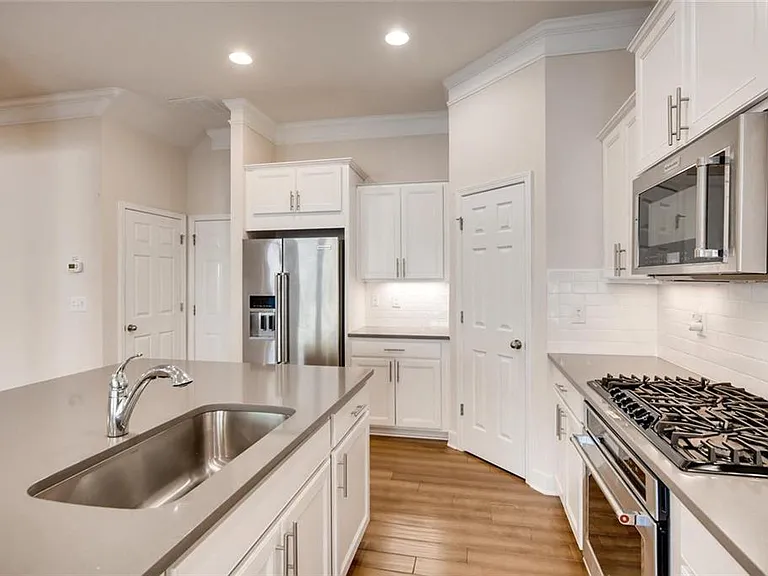 2255 Emerald Sky Dr — Photo 9
